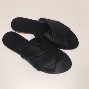 Everlane Black Leather Day Crossover Sandals